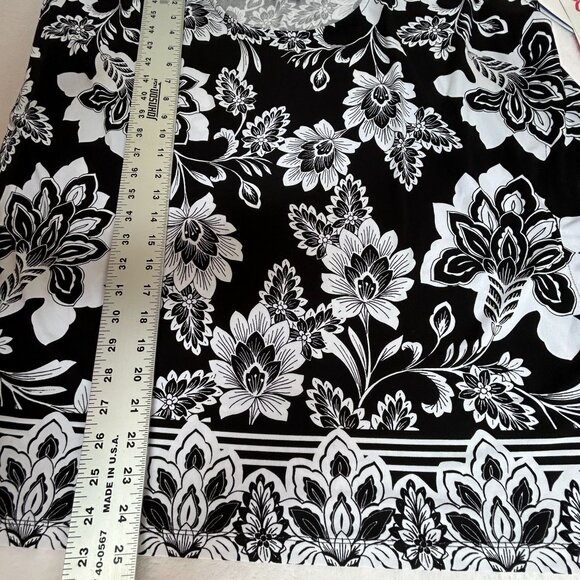 Chico's Womens Black White Floral Short Dolman Sleeve Top Size 2 Stretch Casual - Picture 8 of 8